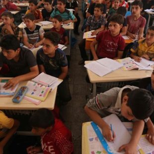 أزمة تعليمية حادة تهدد أطفال العراق بـ”مستقبل قاتم”