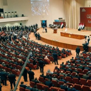 نائب يحدد مسارين لحل “أزمة” رئيس البرلمان