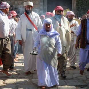 ايزيديون يرفضون قانوناً يغيّر قوميتهم إلى “العربية” ويتشبثون بـ”أصلهم الكوردي”: يذكّرنا بقوانين صدام