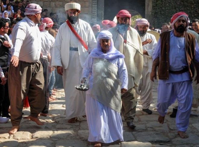 ايزيديون يرفضون قانوناً يغيّر قوميتهم إلى “العربية” ويتشبثون بـ”أصلهم الكوردي”: يذكّرنا بقوانين صدام